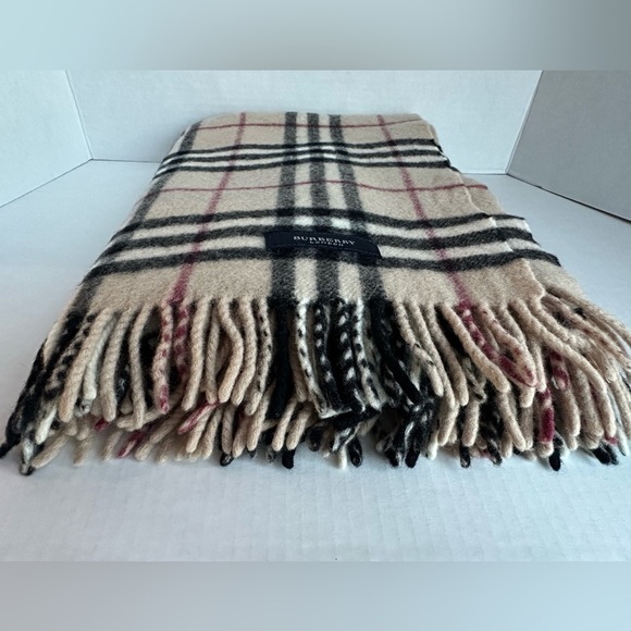 Authentic Burberry Classic Nova Check Scarf, lap blanket, shawl 100% pure wool - Picture 7 of 15